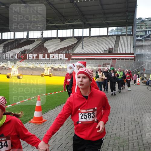 07.12.2025 - St. Pauli X-Mass-Run No. 15 Fabian Wolf http://msf.ph/oto/9398318 07.12.2025 10:50:32 Ziel 2250, 2460, 2582, 2583, 2584, 3287, 3291, 3368, 4075, 4110, 4111, 4756, 4757, 4759 meine-sportfotos.de