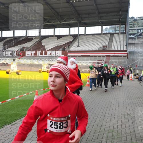 07.12.2025 - St. Pauli X-Mass-Run No. 15 Fabian Wolf http://msf.ph/oto/9398319 07.12.2025 10:50:32 Ziel 2250, 2460, 2582, 2583, 2584, 3287, 3291, 3368, 4075, 4110, 4111, 4756, 4757, 4759 meine-sportfotos.de