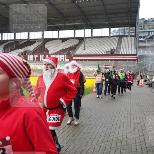 07.12.2025 - St. Pauli X-Mass-Run No. 15 Fabian Wolf http://msf.ph/oto/9398320 07.12.2025 10:50:32 Ziel 2250, 2460, 2582, 2583, 2584, 3287, 3291, 3368, 4075, 4110, 4111, 4756, 4757, 4759 meine-sportfotos.de