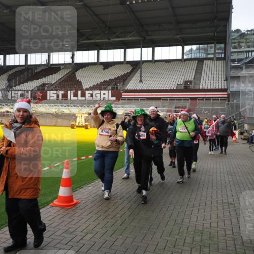 07.12.2025 - St. Pauli X-Mass-Run No. 15 Fabian Wolf http://msf.ph/oto/9398335 07.12.2025 10:50:36 Ziel 1726, 1729, 1730, 2250, 2460, 2582, 2583, 2584, 3287, 3291, 3368, 4075, 4110, 4111, 4756, 4757, 4759 meine-sportfotos.de