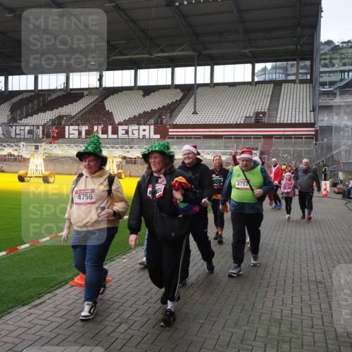 07.12.2025 - St. Pauli X-Mass-Run No. 15 Fabian Wolf http://msf.ph/oto/9398339 07.12.2025 10:50:37 Ziel 1726, 1729, 1730, 2250, 2460, 2582, 2583, 2584, 3287, 3291, 3368, 4075, 4756, 4757, 4759 meine-sportfotos.de