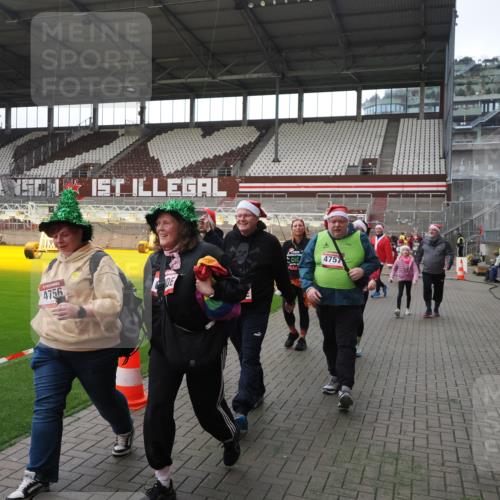 07.12.2025 - St. Pauli X-Mass-Run No. 15 Fabian Wolf http://msf.ph/oto/9398341 07.12.2025 10:50:37 Ziel 1726, 1729, 1730, 2250, 2460, 2582, 2583, 2584, 3287, 3291, 3368, 4075, 4756, 4757, 4759 meine-sportfotos.de