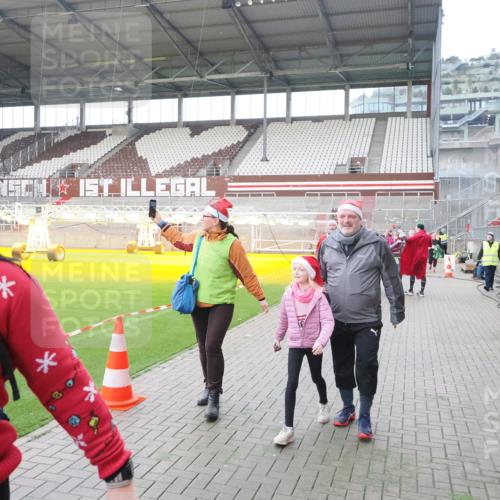 07.12.2025 - St. Pauli X-Mass-Run No. 15 Fabian Wolf http://msf.ph/oto/9398356 07.12.2025 10:50:42 Ziel 564, 1726, 1729, 1730, 2250, 2460, 2763, 3287, 3291, 3368, 4075, 4535, 4537, 4760, 4881 meine-sportfotos.de