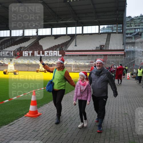 07.12.2025 - St. Pauli X-Mass-Run No. 15 Fabian Wolf http://msf.ph/oto/9398357 07.12.2025 10:50:42 Ziel 564, 1726, 1729, 1730, 2250, 2460, 2763, 3287, 3291, 3368, 4075, 4535, 4537, 4760, 4881 meine-sportfotos.de