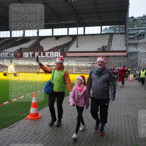 07.12.2025 - St. Pauli X-Mass-Run No. 15 Fabian Wolf http://msf.ph/oto/9398358 07.12.2025 10:50:42 Ziel 564, 1726, 1729, 1730, 2250, 2460, 2763, 3287, 3291, 3368, 4075, 4535, 4537, 4760, 4881 meine-sportfotos.de