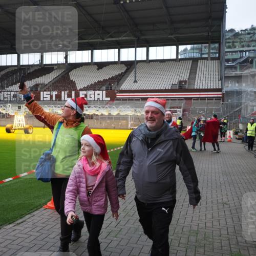 07.12.2025 - St. Pauli X-Mass-Run No. 15 Fabian Wolf http://msf.ph/oto/9398362 07.12.2025 10:50:43 Ziel 564, 1726, 1729, 1730, 2250, 2460, 2763, 3287, 3368, 4535, 4537, 4760, 4881 meine-sportfotos.de