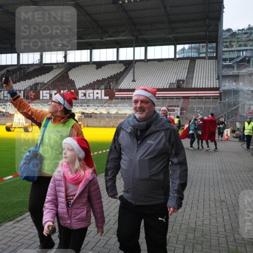 07.12.2025 - St. Pauli X-Mass-Run No. 15 Fabian Wolf http://msf.ph/oto/9398363 07.12.2025 10:50:43 Ziel 564, 1726, 1729, 1730, 2250, 2460, 2763, 3287, 3368, 4535, 4537, 4760, 4881 meine-sportfotos.de