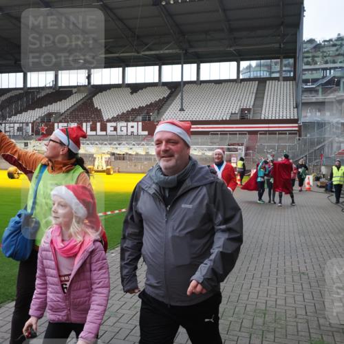 07.12.2025 - St. Pauli X-Mass-Run No. 15 Fabian Wolf http://msf.ph/oto/9398364 07.12.2025 10:50:43 Ziel 564, 1726, 1729, 1730, 2250, 2460, 2763, 3287, 3368, 4535, 4537, 4760, 4881 meine-sportfotos.de