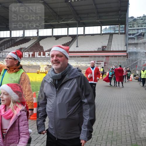 07.12.2025 - St. Pauli X-Mass-Run No. 15 Fabian Wolf http://msf.ph/oto/9398365 07.12.2025 10:50:43 Ziel 564, 1726, 1729, 1730, 2250, 2460, 2763, 3287, 3368, 4535, 4537, 4760, 4881 meine-sportfotos.de
