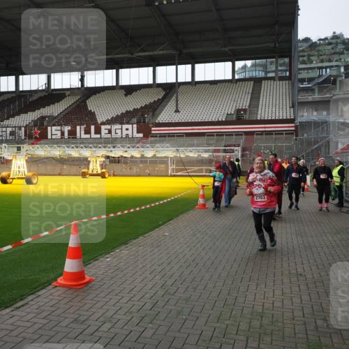 07.12.2025 - St. Pauli X-Mass-Run No. 15 Fabian Wolf http://msf.ph/oto/9398372 07.12.2025 10:50:49 Ziel 381, 564, 1726, 1729, 1730, 2737, 2738, 2763, 3368, 4535, 4537, 4760, 4881 meine-sportfotos.de