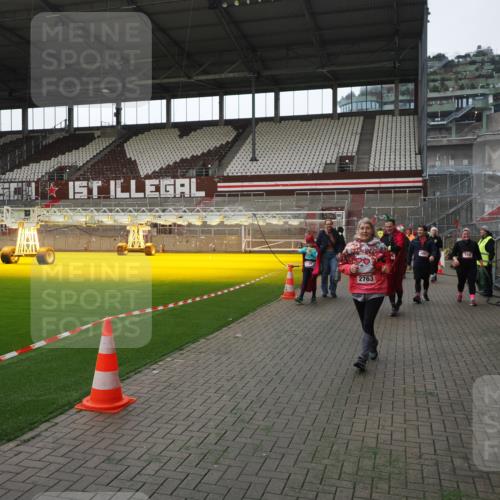 07.12.2025 - St. Pauli X-Mass-Run No. 15 Fabian Wolf http://msf.ph/oto/9398373 07.12.2025 10:50:49 Ziel 381, 564, 1726, 1729, 1730, 2737, 2738, 2763, 3368, 4535, 4537, 4760, 4881 meine-sportfotos.de