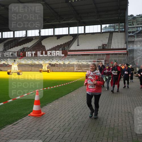 07.12.2025 - St. Pauli X-Mass-Run No. 15 Fabian Wolf http://msf.ph/oto/9398376 07.12.2025 10:50:50 Ziel 381, 564, 1726, 1729, 1730, 2737, 2738, 2763, 4535, 4537, 4760, 4881 meine-sportfotos.de