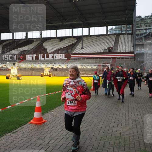 07.12.2025 - St. Pauli X-Mass-Run No. 15 Fabian Wolf http://msf.ph/oto/9398378 07.12.2025 10:50:51 Ziel 249, 381, 564, 1726, 1729, 1730, 2737, 2738, 2763, 4535, 4537, 4760, 4881 meine-sportfotos.de