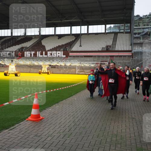 07.12.2025 - St. Pauli X-Mass-Run No. 15 Fabian Wolf http://msf.ph/oto/9398380 07.12.2025 10:50:52 Ziel 249, 381, 564, 1726, 1729, 1730, 2737, 2738, 2763, 4535, 4537, 4760, 4881 meine-sportfotos.de