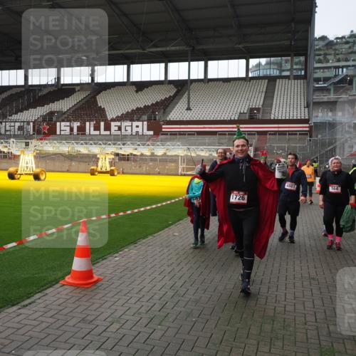 07.12.2025 - St. Pauli X-Mass-Run No. 15 Fabian Wolf http://msf.ph/oto/9398385 07.12.2025 10:50:53 Ziel 249, 381, 564, 769, 1726, 1729, 1730, 2737, 2738, 2763, 4535, 4537, 4760, 4881 meine-sportfotos.de