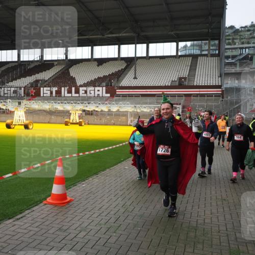 07.12.2025 - St. Pauli X-Mass-Run No. 15 Fabian Wolf http://msf.ph/oto/9398386 07.12.2025 10:50:53 Ziel 249, 381, 564, 769, 1726, 1729, 1730, 2737, 2738, 2763, 4535, 4537, 4760, 4881 meine-sportfotos.de