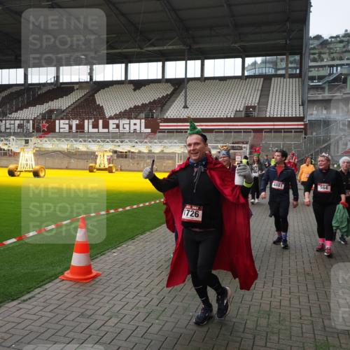 07.12.2025 - St. Pauli X-Mass-Run No. 15 Fabian Wolf http://msf.ph/oto/9398388 07.12.2025 10:50:54 Ziel 249, 381, 564, 769, 1730, 2737, 2738, 2763, 4535, 4537, 4760, 4881 meine-sportfotos.de