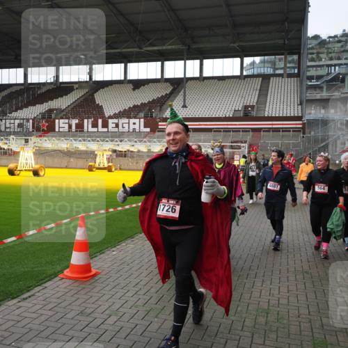 07.12.2025 - St. Pauli X-Mass-Run No. 15 Fabian Wolf http://msf.ph/oto/9398389 07.12.2025 10:50:54 Ziel 249, 381, 564, 769, 1730, 2737, 2738, 2763, 4535, 4537, 4760, 4881 meine-sportfotos.de