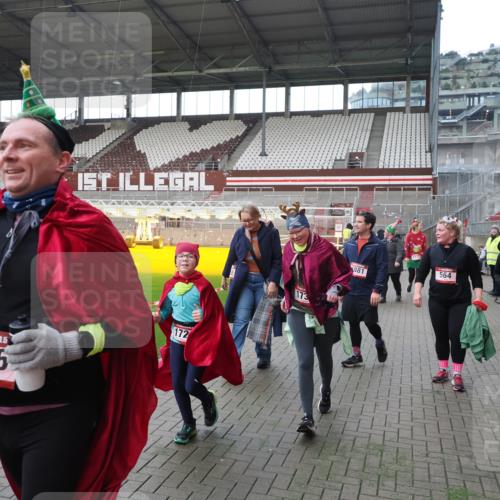 07.12.2025 - St. Pauli X-Mass-Run No. 15 Fabian Wolf http://msf.ph/oto/9398391 07.12.2025 10:50:55 Ziel 249, 381, 564, 769, 1730, 2737, 2738, 2763, 4535, 4537, 4760, 4881 meine-sportfotos.de