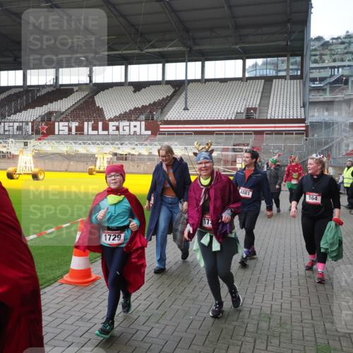 07.12.2025 - St. Pauli X-Mass-Run No. 15 Fabian Wolf http://msf.ph/oto/9398392 07.12.2025 10:50:55 Ziel 249, 381, 564, 769, 1730, 2737, 2738, 2763, 4535, 4537, 4760, 4881 meine-sportfotos.de