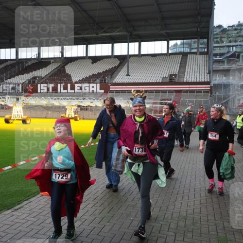 07.12.2025 - St. Pauli X-Mass-Run No. 15 Fabian Wolf http://msf.ph/oto/9398393 07.12.2025 10:50:55 Ziel 249, 381, 564, 769, 1730, 2737, 2738, 2763, 4535, 4537, 4760, 4881 meine-sportfotos.de