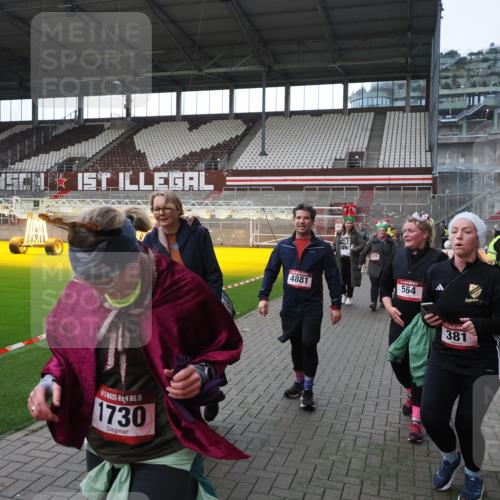 07.12.2025 - St. Pauli X-Mass-Run No. 15 Fabian Wolf http://msf.ph/oto/9398397 07.12.2025 10:50:56 Ziel 249, 381, 564, 769, 1691, 2737, 2738, 2763, 4535, 4537, 4760, 4881 meine-sportfotos.de
