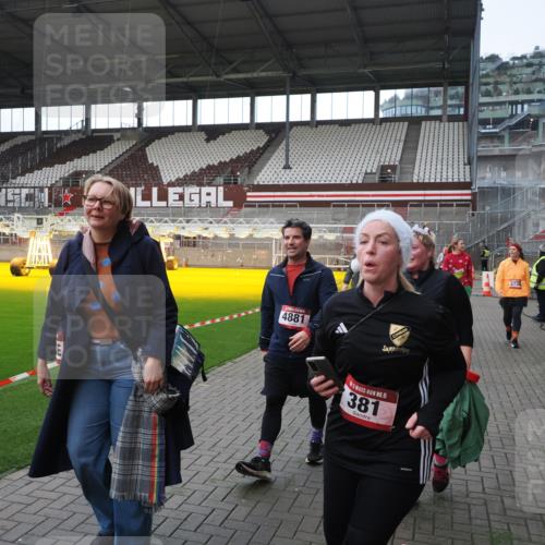 07.12.2025 - St. Pauli X-Mass-Run No. 15 Fabian Wolf http://msf.ph/oto/9398400 07.12.2025 10:50:57 Ziel 249, 381, 564, 769, 1691, 2737, 2738, 2763, 4535, 4537, 4760, 4881 meine-sportfotos.de