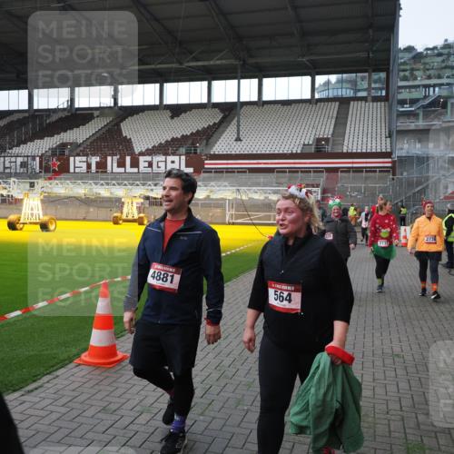 07.12.2025 - St. Pauli X-Mass-Run No. 15 Fabian Wolf http://msf.ph/oto/9398404 07.12.2025 10:50:57 Ziel 249, 381, 564, 769, 1691, 2737, 2738, 2763, 4535, 4537, 4760, 4881 meine-sportfotos.de