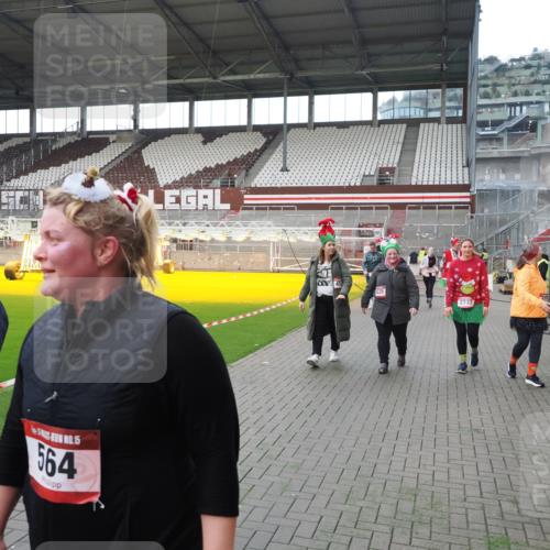 07.12.2025 - St. Pauli X-Mass-Run No. 15 Fabian Wolf http://msf.ph/oto/9398409 07.12.2025 10:50:59 Ziel 249, 381, 564, 769, 1691, 2737, 2738, 2763, 4535, 4537, 4760, 4881 meine-sportfotos.de