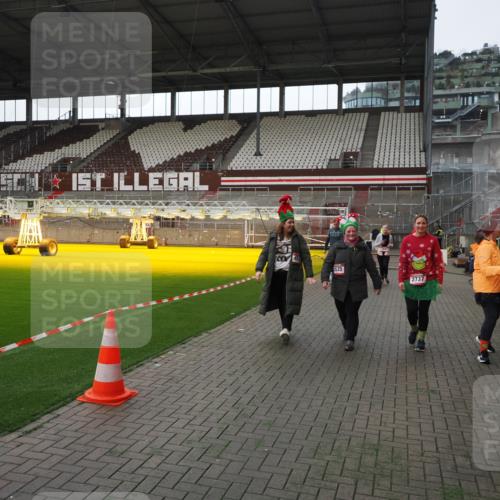 07.12.2025 - St. Pauli X-Mass-Run No. 15 Fabian Wolf http://msf.ph/oto/9398411 07.12.2025 10:50:59 Ziel 249, 381, 564, 769, 1691, 2737, 2738, 2763, 4535, 4537, 4760, 4881 meine-sportfotos.de