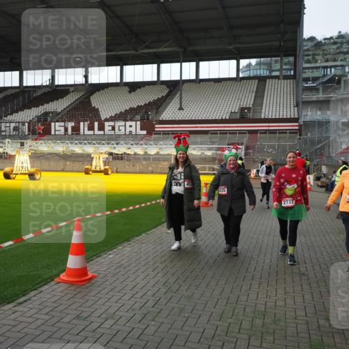 07.12.2025 - St. Pauli X-Mass-Run No. 15 Fabian Wolf http://msf.ph/oto/9398412 07.12.2025 10:51:00 Ziel 249, 381, 564, 769, 1691, 2737, 2738, 2763, 4535, 4537, 4760, 4881 meine-sportfotos.de