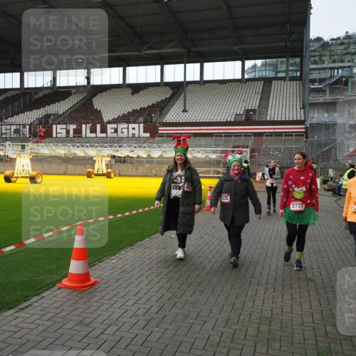 07.12.2025 - St. Pauli X-Mass-Run No. 15 Fabian Wolf http://msf.ph/oto/9398413 07.12.2025 10:51:00 Ziel 249, 381, 564, 769, 1691, 2737, 2738, 2763, 4535, 4537, 4760, 4881 meine-sportfotos.de