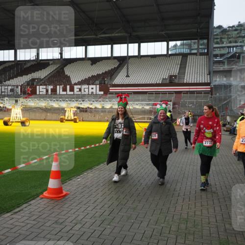07.12.2025 - St. Pauli X-Mass-Run No. 15 Fabian Wolf http://msf.ph/oto/9398414 07.12.2025 10:51:00 Ziel 249, 381, 564, 769, 1691, 2737, 2738, 2763, 4535, 4537, 4760, 4881 meine-sportfotos.de