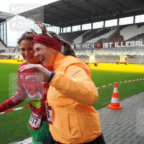 07.12.2025 - St. Pauli X-Mass-Run No. 15 Fabian Wolf http://msf.ph/oto/9398440 07.12.2025 10:51:06 Ziel 249, 769, 1691, 2737, 2738, 3342 meine-sportfotos.de