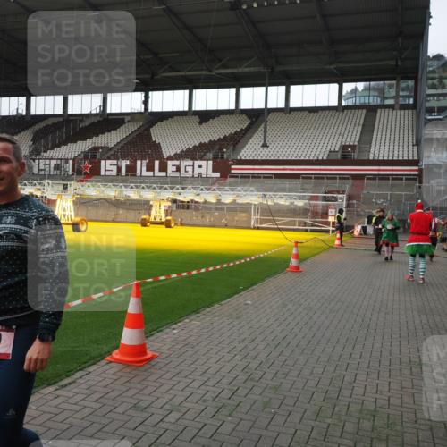 07.12.2025 - St. Pauli X-Mass-Run No. 15 Fabian Wolf http://msf.ph/oto/9398449 07.12.2025 10:51:11 Ziel 249, 769, 1093, 1691, 3199, 3342 meine-sportfotos.de