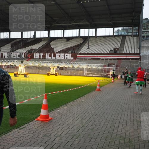 07.12.2025 - St. Pauli X-Mass-Run No. 15 Fabian Wolf http://msf.ph/oto/9398450 07.12.2025 10:51:11 Ziel 249, 769, 1093, 1691, 3199, 3342 meine-sportfotos.de