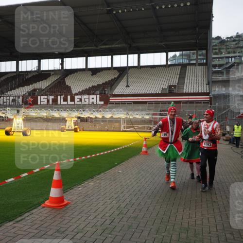 07.12.2025 - St. Pauli X-Mass-Run No. 15 Fabian Wolf http://msf.ph/oto/9398451 07.12.2025 10:51:16 Ziel 1093, 1691, 3199, 3342 meine-sportfotos.de