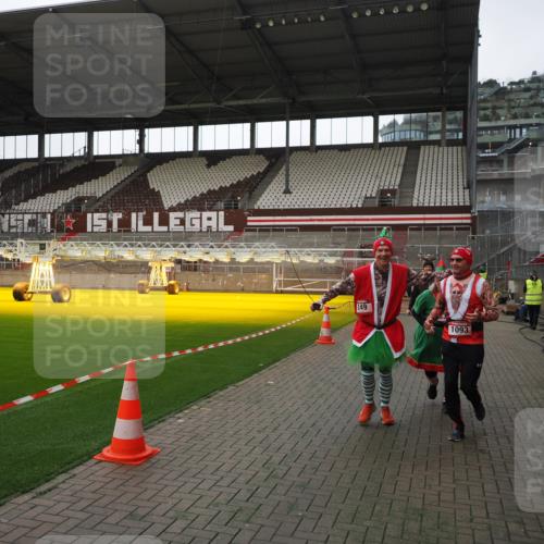 07.12.2025 - St. Pauli X-Mass-Run No. 15 Fabian Wolf http://msf.ph/oto/9398452 07.12.2025 10:51:16 Ziel 1093, 1691, 3199, 3342 meine-sportfotos.de