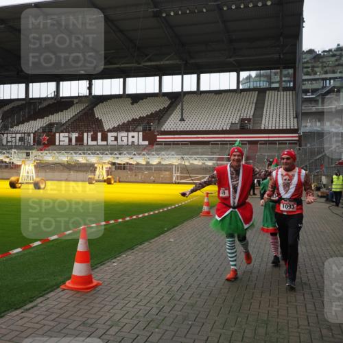 07.12.2025 - St. Pauli X-Mass-Run No. 15 Fabian Wolf http://msf.ph/oto/9398453 07.12.2025 10:51:16 Ziel 1093, 1691, 3199, 3342 meine-sportfotos.de