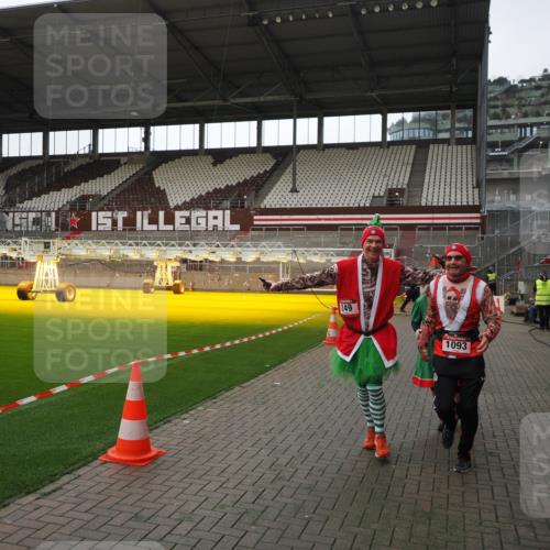 07.12.2025 - St. Pauli X-Mass-Run No. 15 Fabian Wolf http://msf.ph/oto/9398454 07.12.2025 10:51:16 Ziel 1093, 1691, 3199, 3342 meine-sportfotos.de