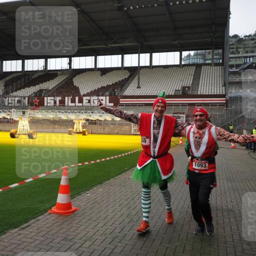 07.12.2025 - St. Pauli X-Mass-Run No. 15 Fabian Wolf http://msf.ph/oto/9398456 07.12.2025 10:51:17 Ziel 1093, 3199, 3342 meine-sportfotos.de