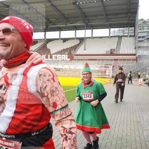 07.12.2025 - St. Pauli X-Mass-Run No. 15 Fabian Wolf http://msf.ph/oto/9398462 07.12.2025 10:51:18 Ziel 1093, 3199, 3342 meine-sportfotos.de