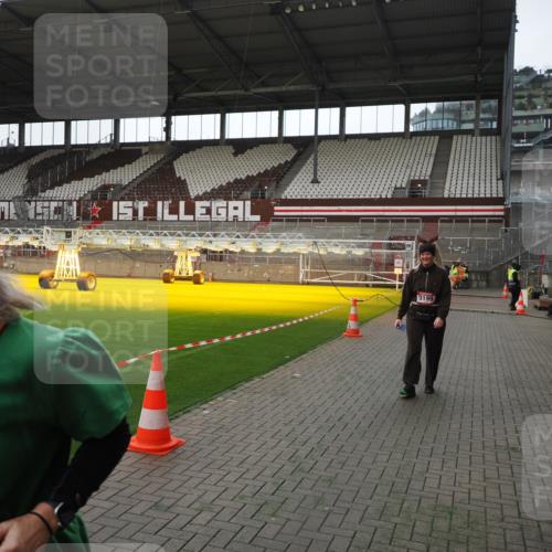 07.12.2025 - St. Pauli X-Mass-Run No. 15 Fabian Wolf http://msf.ph/oto/9398466 07.12.2025 10:51:19 Ziel 1093, 3199, 3342 meine-sportfotos.de