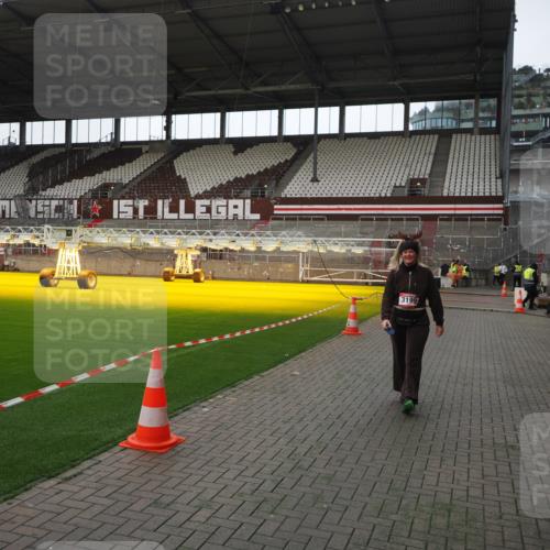 07.12.2025 - St. Pauli X-Mass-Run No. 15 Fabian Wolf http://msf.ph/oto/9398467 07.12.2025 10:51:19 Ziel 1093, 3199, 3342 meine-sportfotos.de