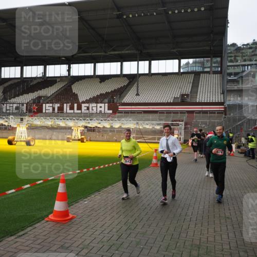 07.12.2025 - St. Pauli X-Mass-Run No. 15 Fabian Wolf http://msf.ph/oto/9398481 07.12.2025 10:51:35 Ziel 275, 1047, 2103, 2105, 2327, 2332, 2642, 2643, 2674, 2959, 4862 meine-sportfotos.de
