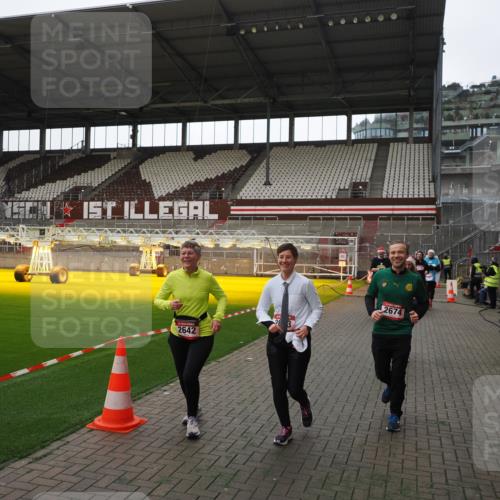 07.12.2025 - St. Pauli X-Mass-Run No. 15 Fabian Wolf http://msf.ph/oto/9398485 07.12.2025 10:51:35 Ziel 275, 1047, 2103, 2105, 2327, 2332, 2642, 2643, 2674, 2959, 4862 meine-sportfotos.de