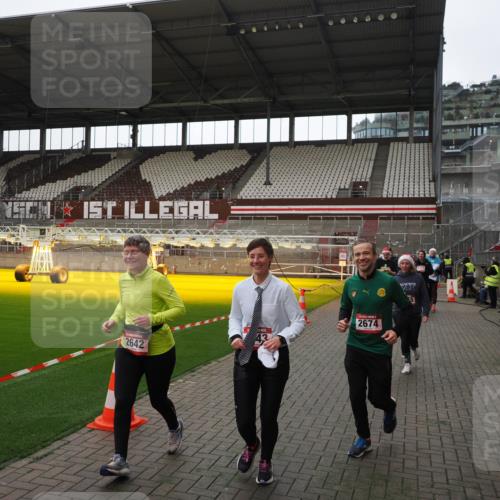 07.12.2025 - St. Pauli X-Mass-Run No. 15 Fabian Wolf http://msf.ph/oto/9398487 07.12.2025 10:51:36 Ziel 275, 1047, 2103, 2105, 2327, 2332, 2553, 2642, 2643, 2674, 2959, 4862 meine-sportfotos.de