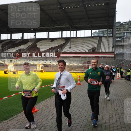 07.12.2025 - St. Pauli X-Mass-Run No. 15 Fabian Wolf http://msf.ph/oto/9398488 07.12.2025 10:51:36 Ziel 275, 1047, 2103, 2105, 2327, 2332, 2553, 2642, 2643, 2674, 2959, 4862 meine-sportfotos.de