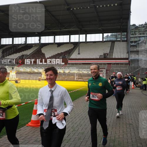 07.12.2025 - St. Pauli X-Mass-Run No. 15 Fabian Wolf http://msf.ph/oto/9398490 07.12.2025 10:51:36 Ziel 275, 1047, 2103, 2105, 2327, 2332, 2553, 2642, 2643, 2674, 2959, 4862 meine-sportfotos.de