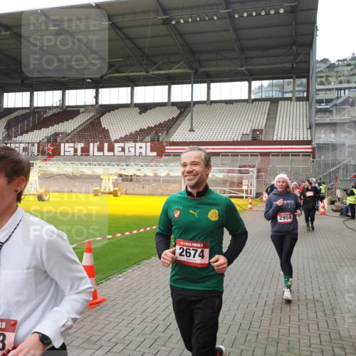 07.12.2025 - St. Pauli X-Mass-Run No. 15 Fabian Wolf http://msf.ph/oto/9398492 07.12.2025 10:51:37 Ziel 275, 1047, 2103, 2105, 2327, 2332, 2553, 2642, 2643, 2674, 2959, 4862 meine-sportfotos.de